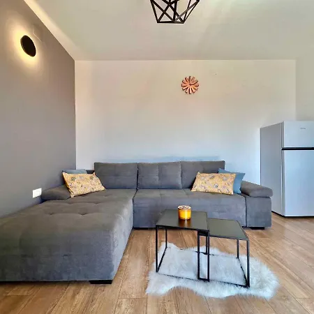 In 43364 * Jadranovo